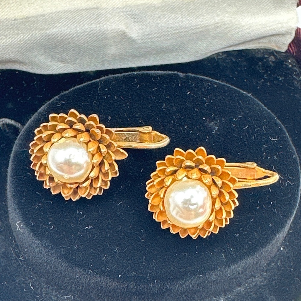Vintage Mariam Haskell pearl flower‎ earrings #122